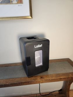 Perfect Compact Size Mini Fridge for Makeup. Cooling and Warming Functions. 15L