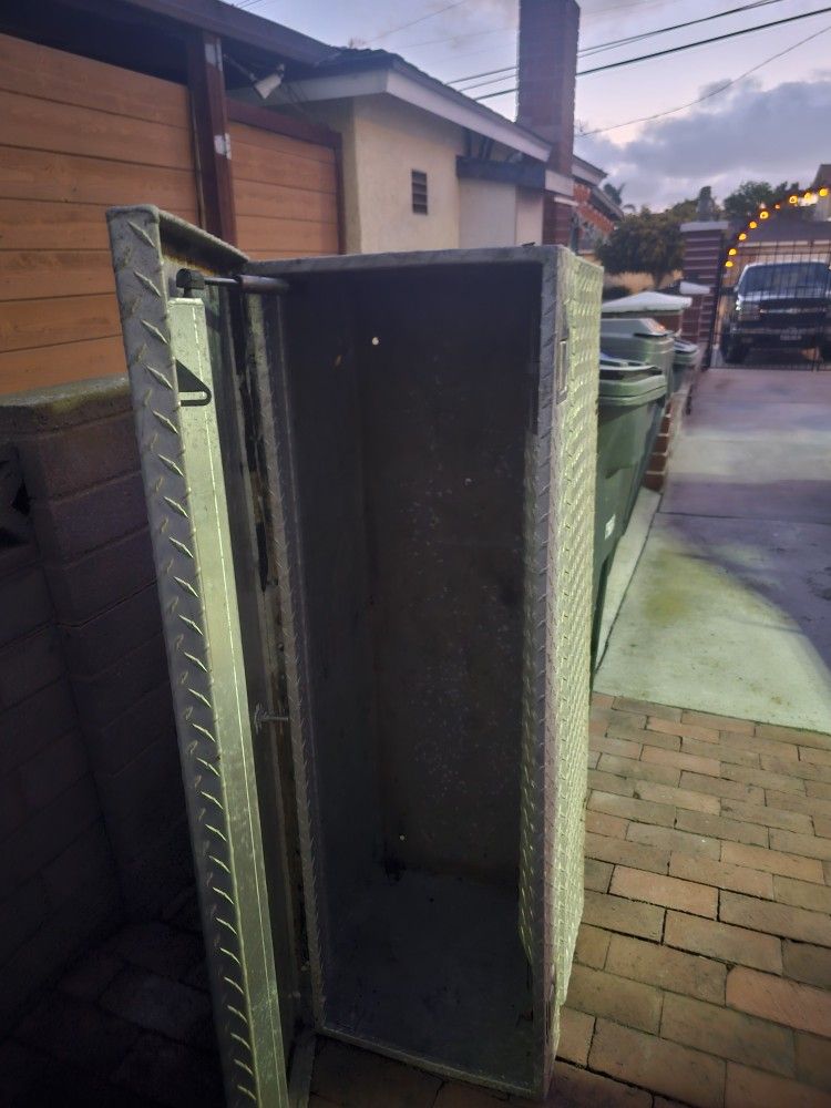 Truck Bed Tool Box 