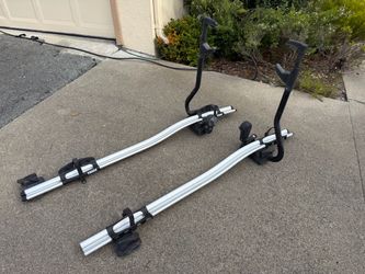 Pair of Thule ProRide 591 roof bike racks wrap-around clamps