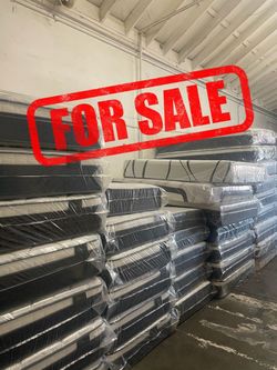 Queen Size Mattress Pillow Top 12"    new Mattress in a plastic sealed