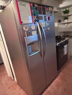 Stove & Refrigerator