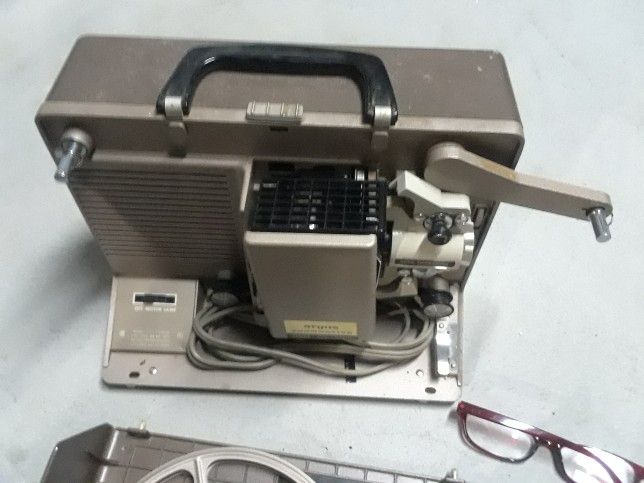 8 Mm MOVIE PROJECTOR