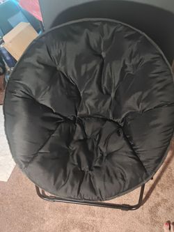 Se vende una silla redonda.