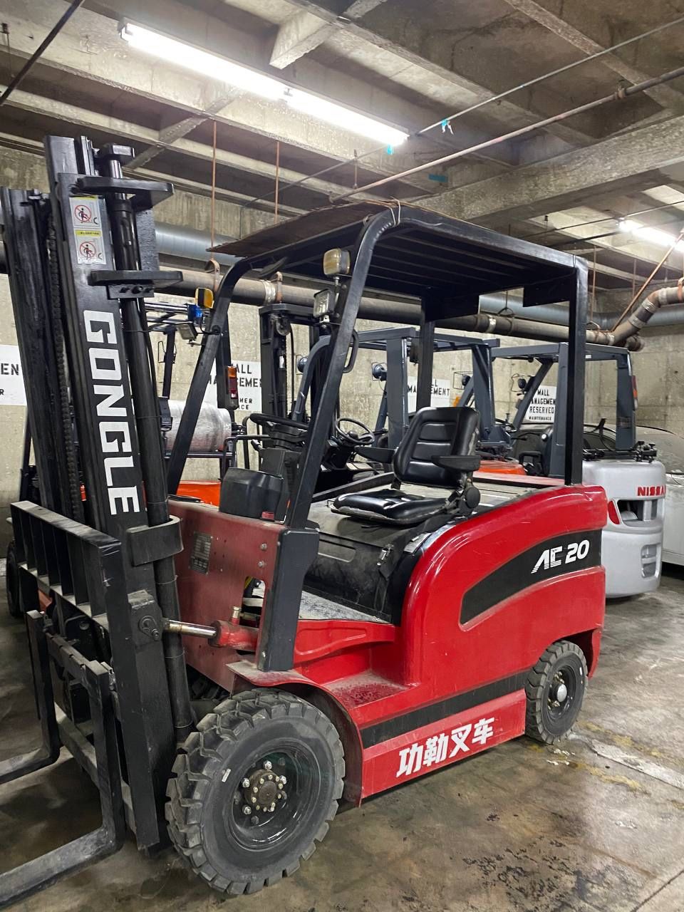 NEW! electric forklift for sale, only 2 miles, 