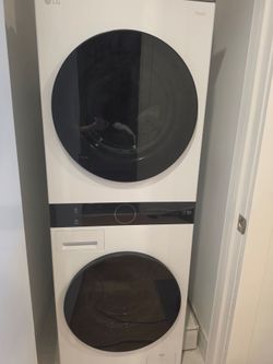 2024 LG Washer/Dryer Combo. Electric Ventless front load.