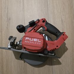 Milwuakee fuel circular saw