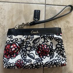 COACH Wristlet Black and White Daisy Floral Poppy w/Leather Accents Coral Springs 33071