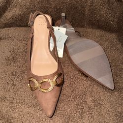 Size 8 kitten / pointed heel