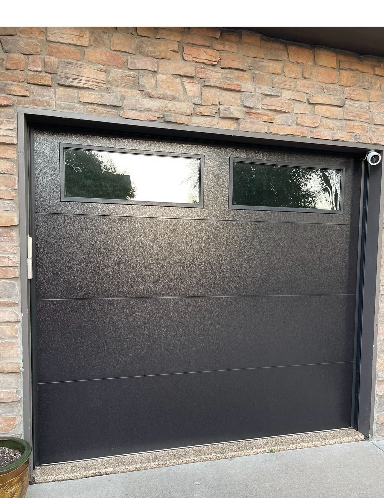 Clopay 9x8 R20 Insulated Door. Less Than 3 Years Old 