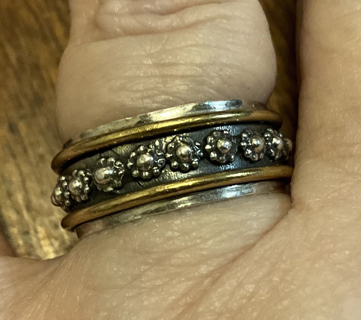 Sterling two-tone flower band ring size 8