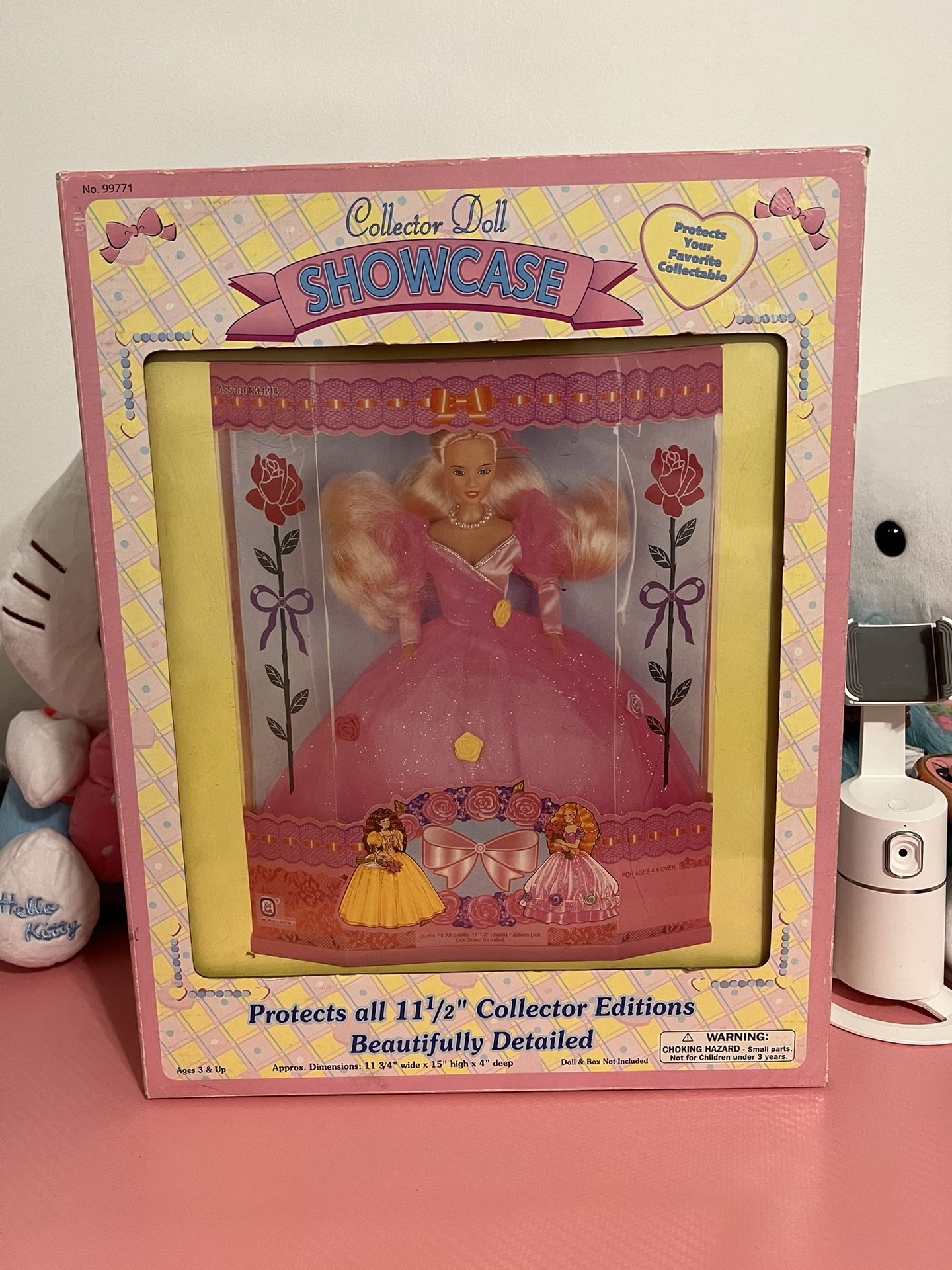 Vintage 1997 Collector Doll Showcase