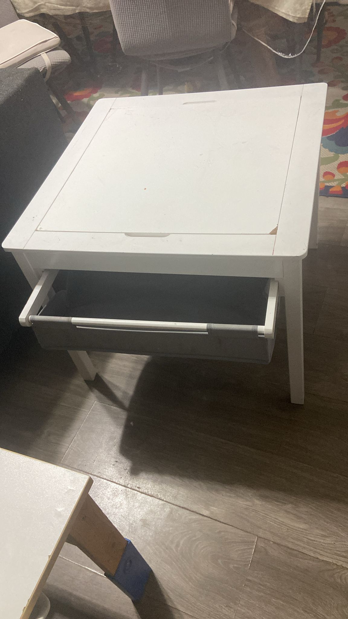 Table to play Legos