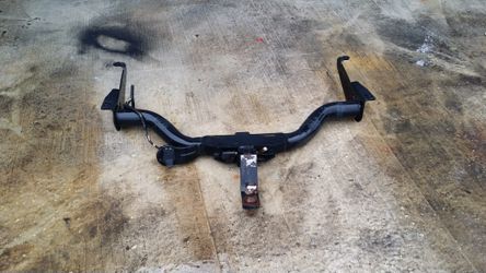 TRAILER HITCH FOR 09 NISSAN TITAN, MAY FITS DIFFERENT YEAR OR MODEL, PLEASE CALL OR TEXT {contact info removed}
