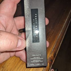 Fenty Beauty Rianna Foundation 