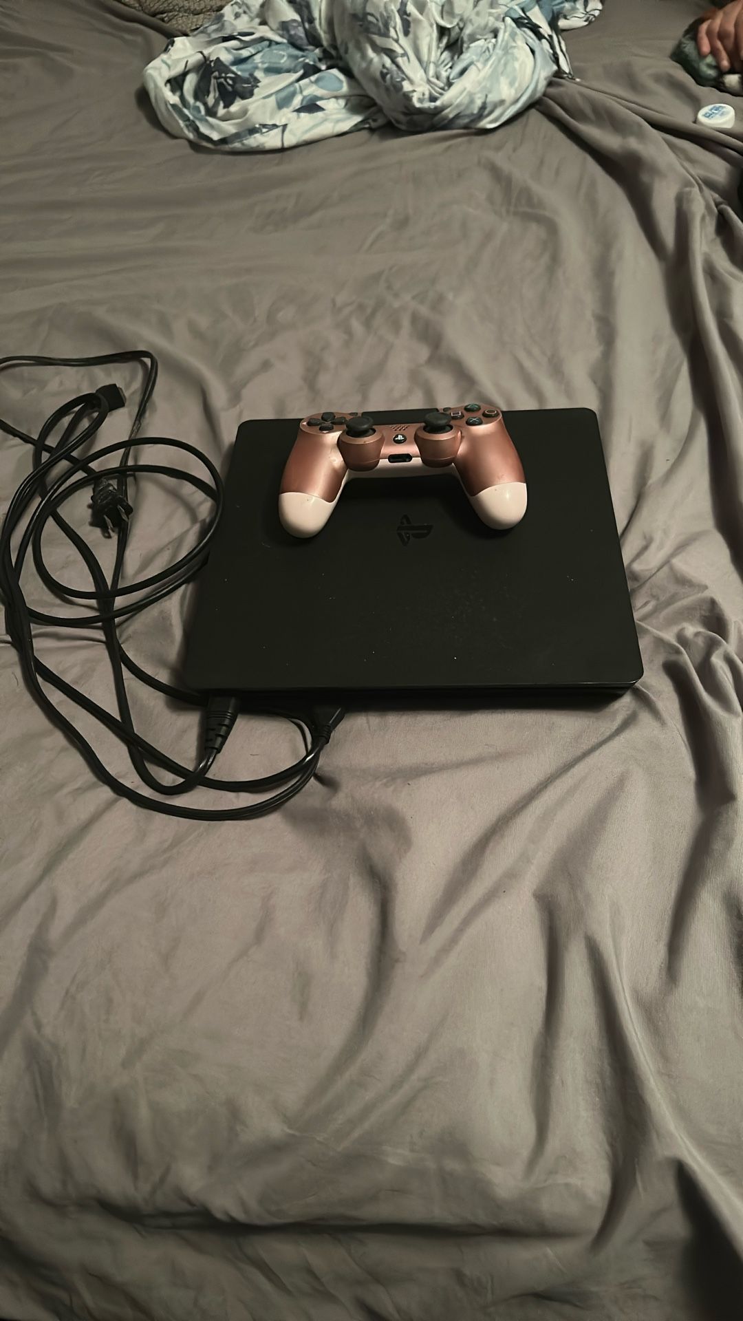 Play Station 4 With Downloading Game Inside