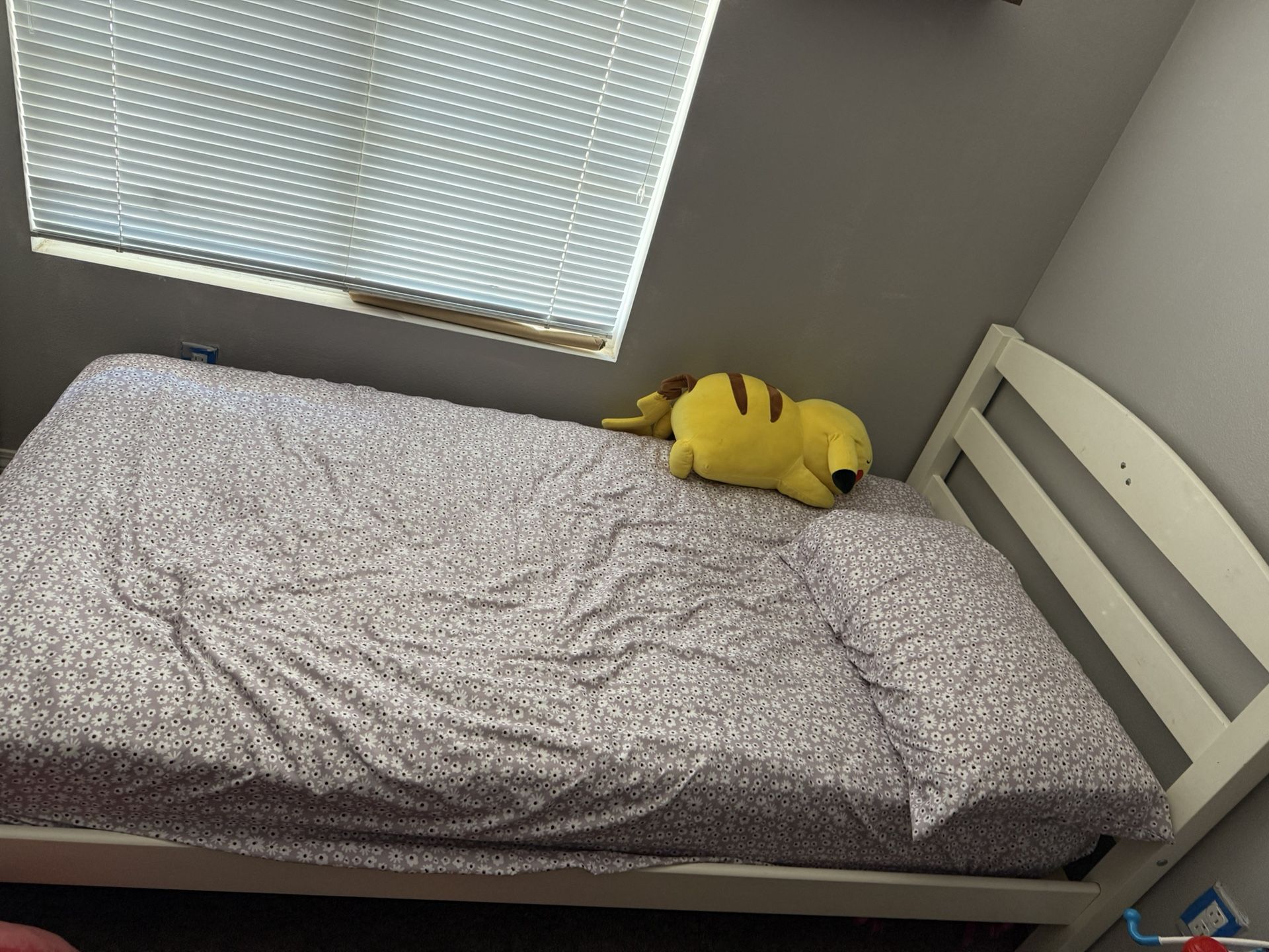 Twin Bed Frame READ DESCRIPTION 
