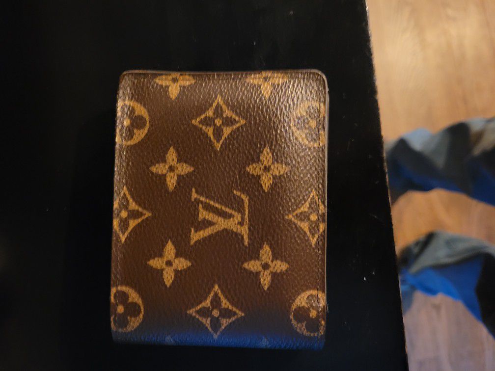 Louis Vuitton Mens Wallet for Sale in Lake Grove, NY - OfferUp