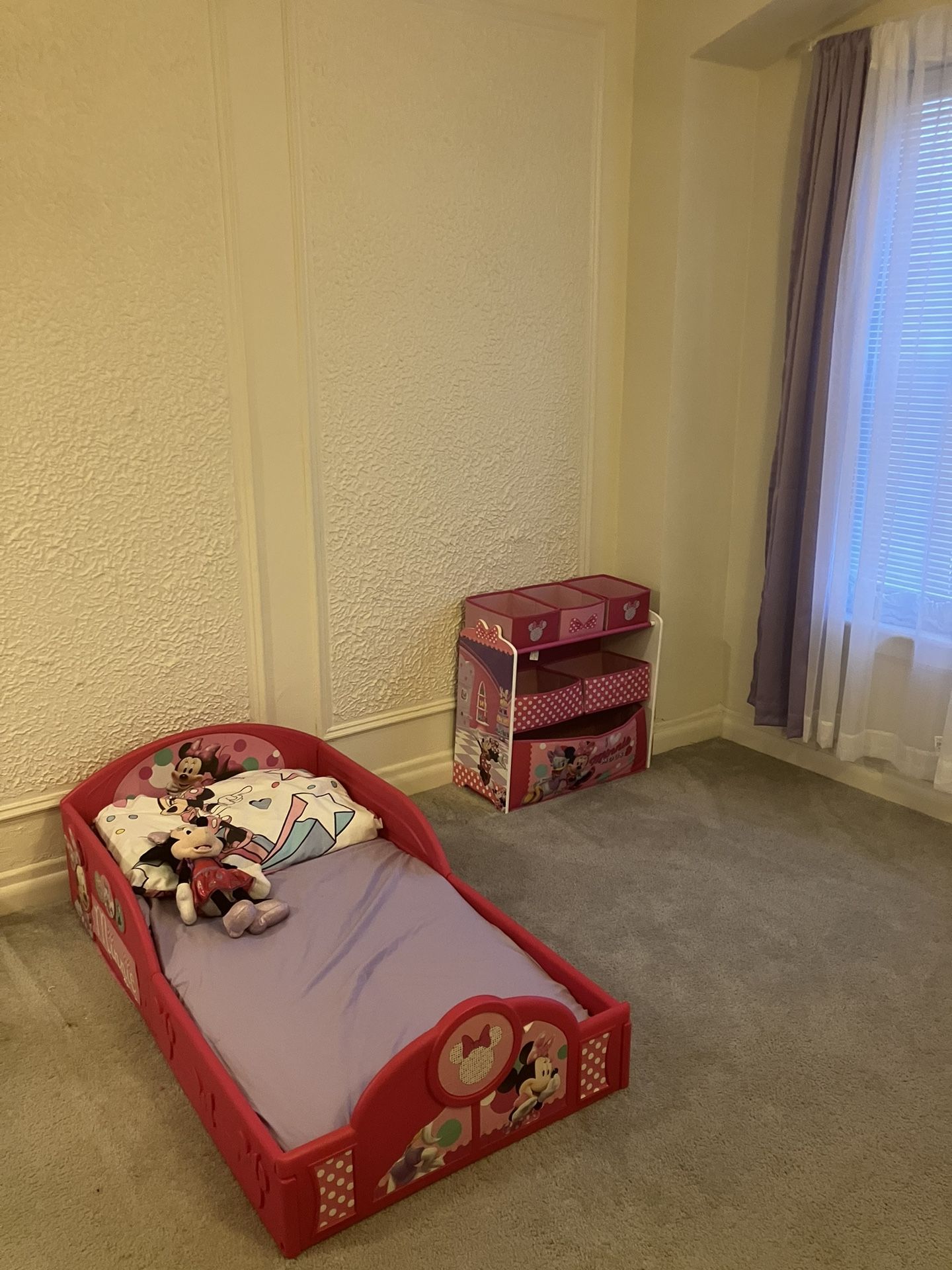 Minnie Toddler bed pink including mattress w/minnie toy bin