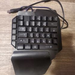 One-handed gaming keyboard