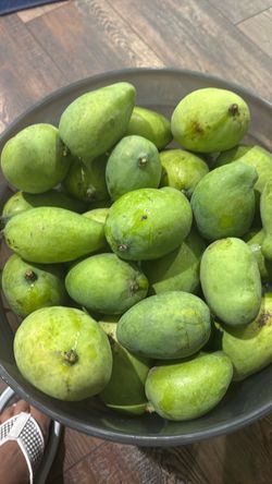 Mango tiernito verde(green mango)