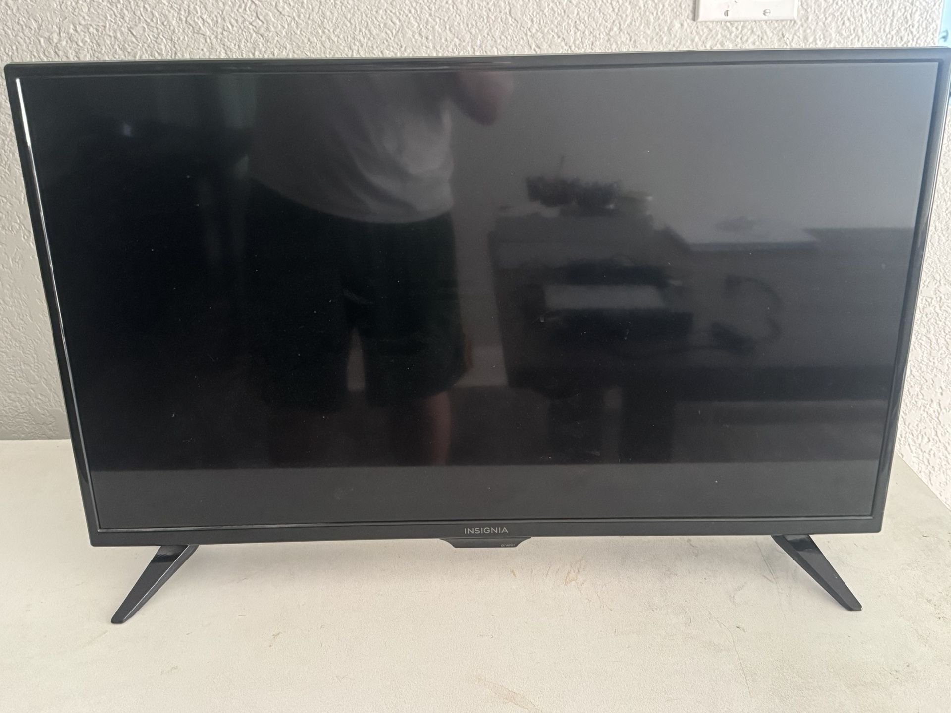 32” Insignia TV