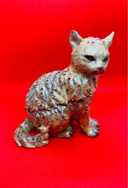 Vintage and beautiful! Purrrfect  for Mother’s Day! Bronze and enameled cat trinket box with Swarovski crystals