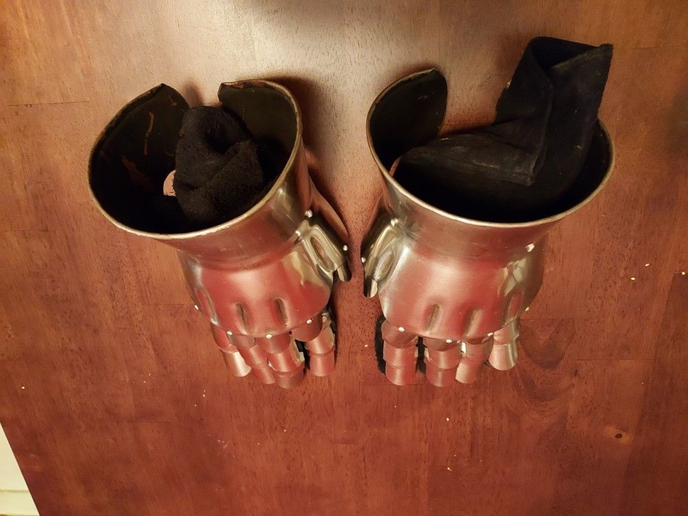 Vintage Gauntlet