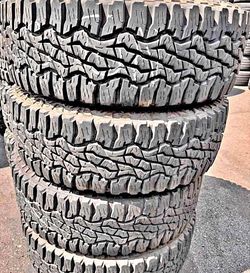 275/65/20 Goodyear 📍📍 Vendo un set de llantas con 80% de vida las 4 📍🌟
