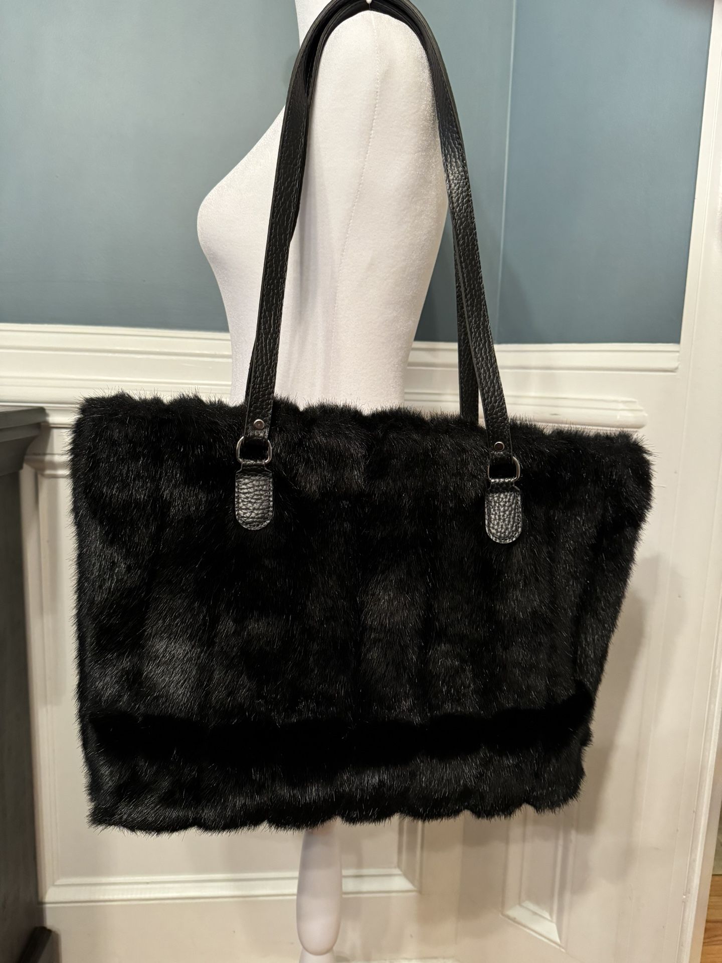 Women vintage large black faux mink fur like new