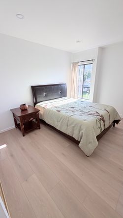 Queen full set with mattress and box