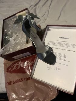 Bling Ladies Dyeable Shoes Size 6 Never Worn