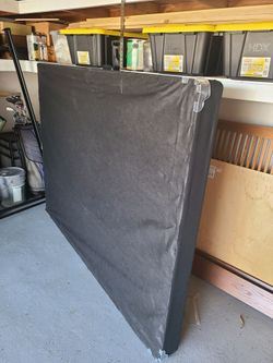 Queen 5" box spring +frame!!
