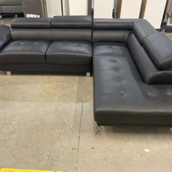 Zane Micro Sectional Sofa In Black
