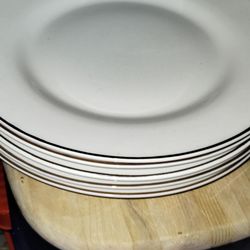 Dinner plates all 2 dollars