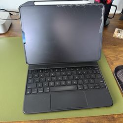 iPad Pro 11” 4th generation w/pencil and keyboard