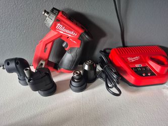 BRAND NEW MILWAUKEE M12 DRILL