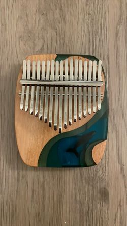 Wooden kalimba with resin decor