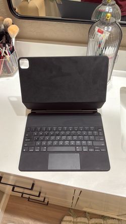iPad Pro (6th gen) Magic Keyboard