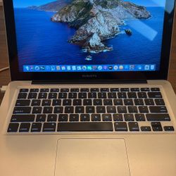 13’3 Macbook Pro in immaculate condition 