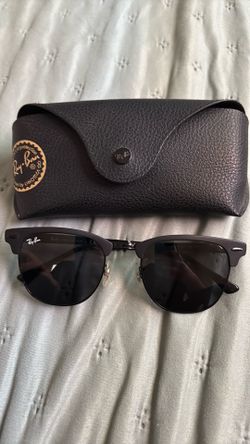Black ray-ban sunglasses