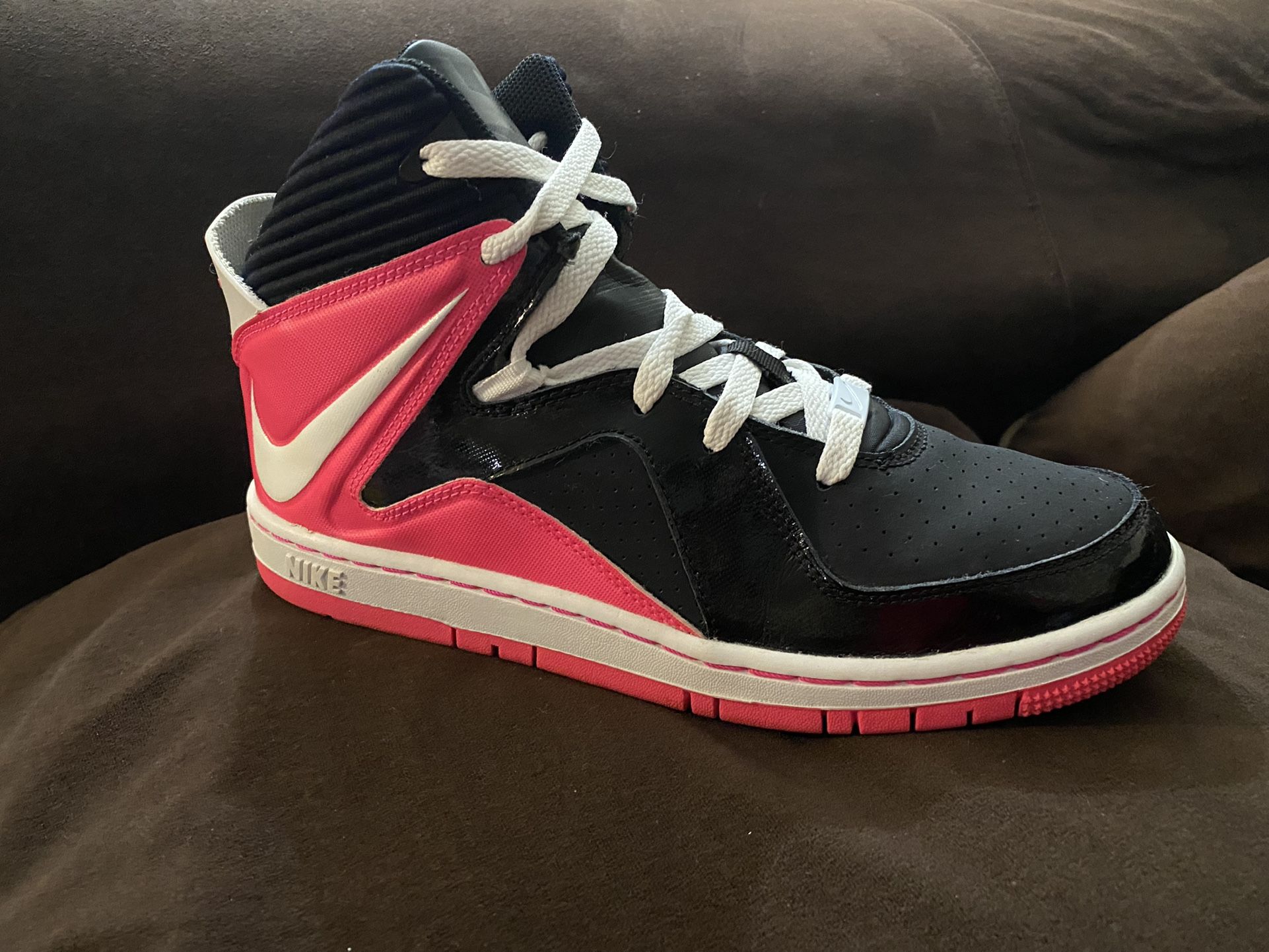Nike court shop invader