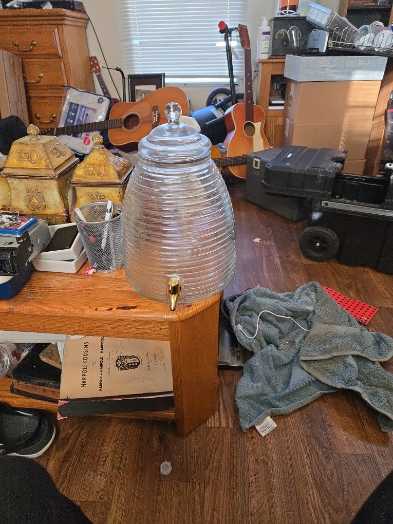 LARGE VINTAGE BEEHIVE SHAPED GLASS TEA JAR