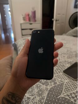 iPhone 13 and iPhone SE
