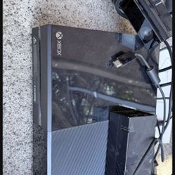 Xbox One 500GB Bundle – 3 Controllers + 15 Games – Works Great!