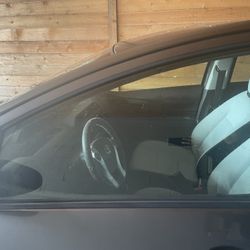 2015 Toyota Prius C -  Window glass set (Drivers Side)