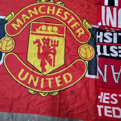 Manchester United 7pc. lot.. Available for pickup in the Des Moines area