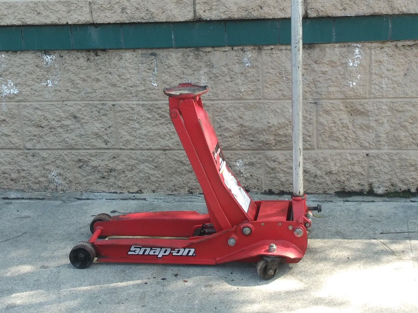 2 ton snap on floor jack for Sale in Wilmington, CA OfferUp