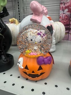 Hello Kitty Halloween Snowglobe