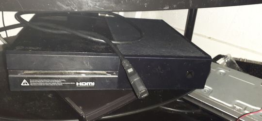 Xbox one two controllers and games