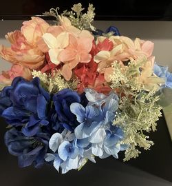 Clear Glass Vase With Artificial Flowers Different Assortments